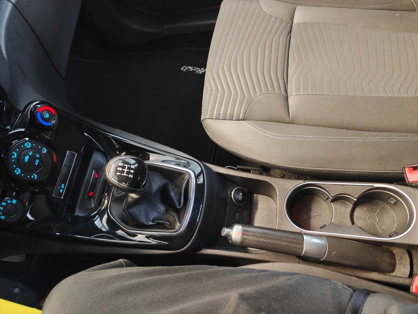 Gul Ford Fiesta fra 2013