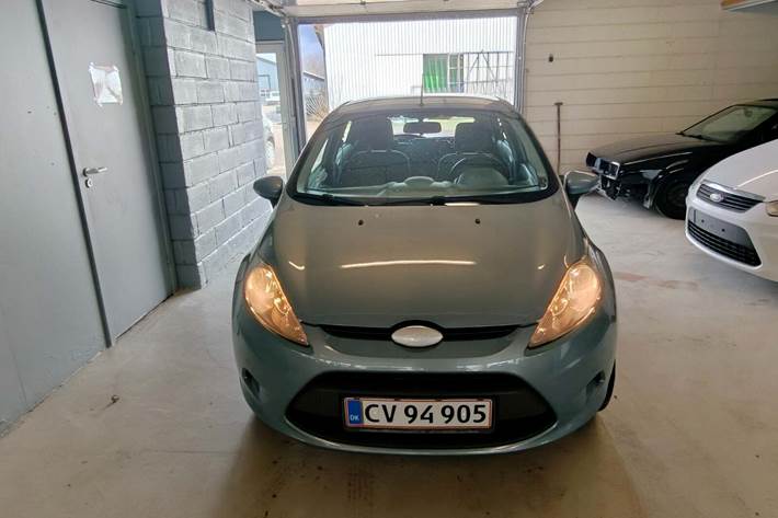 Gul Ford Fiesta fra 2010