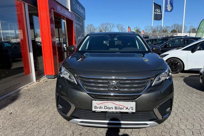 Grøn Peugeot 5008 fra 2019