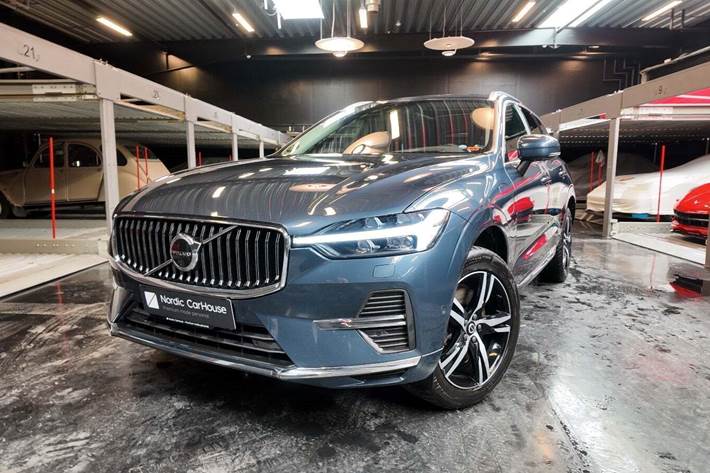 Blå Volvo XC60 fra 2022