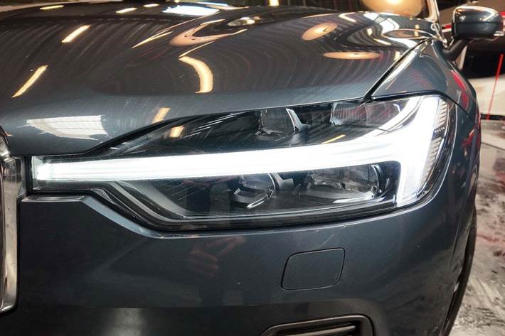 Blå Volvo XC60 fra 2022