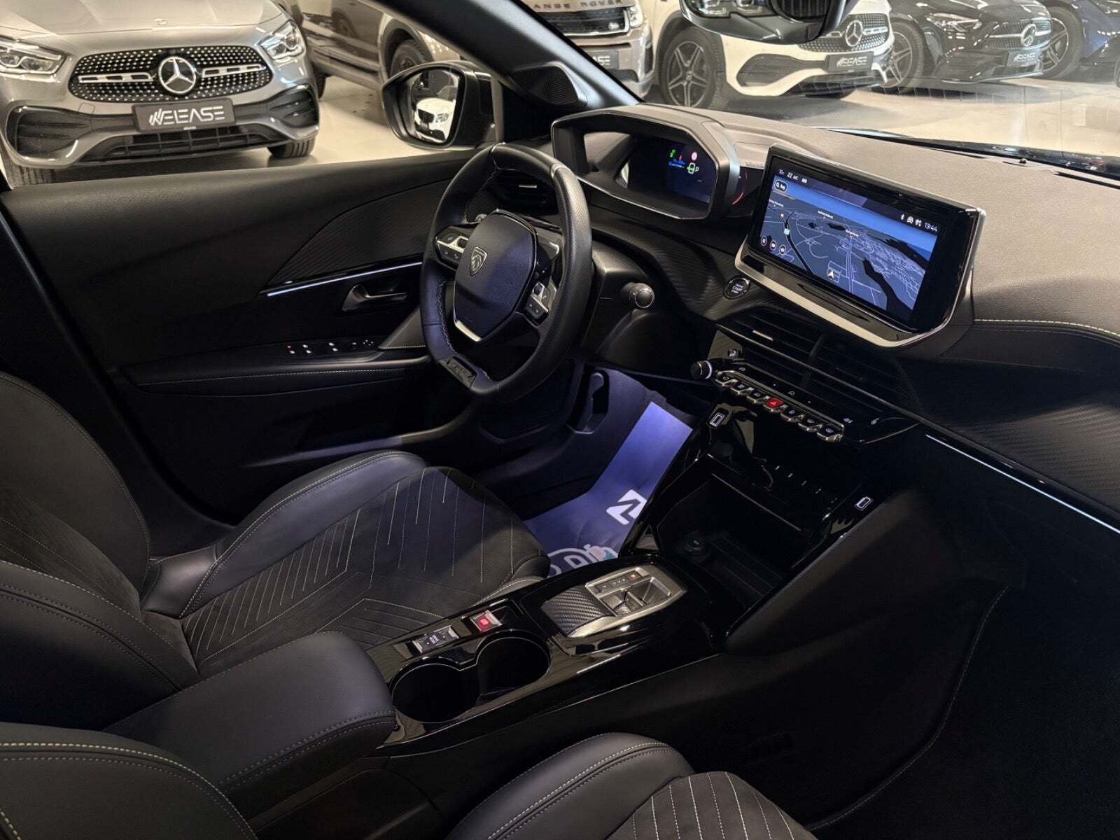 Sort Peugeot e-208 fra 2024