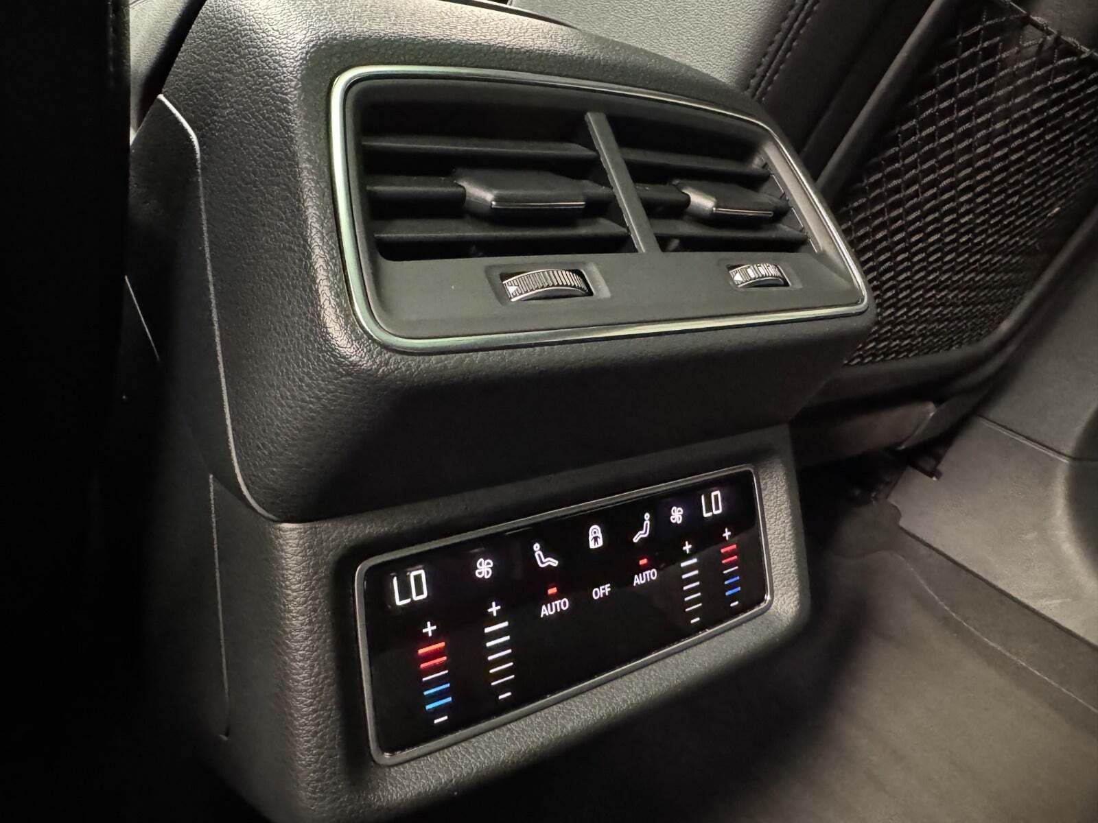 Grå Audi e-tron fra 2022