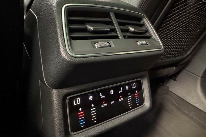 Grå Audi e-tron fra 2022