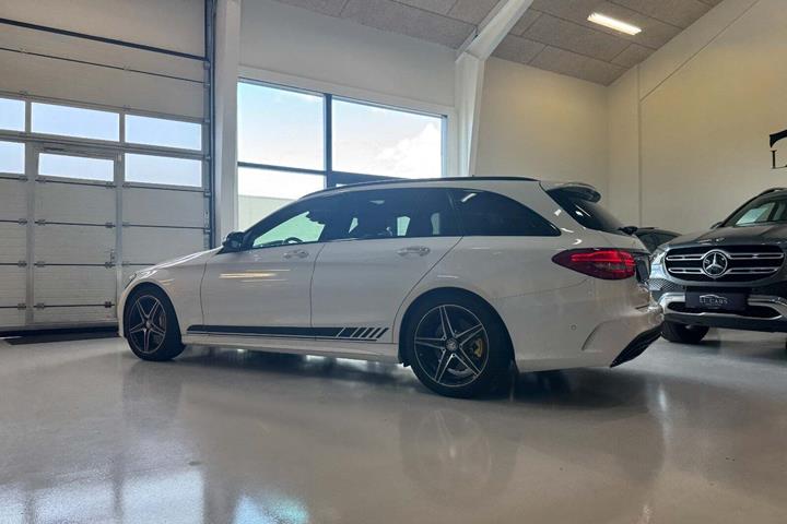 Brun Mercedes C450 fra 2016 set udefra