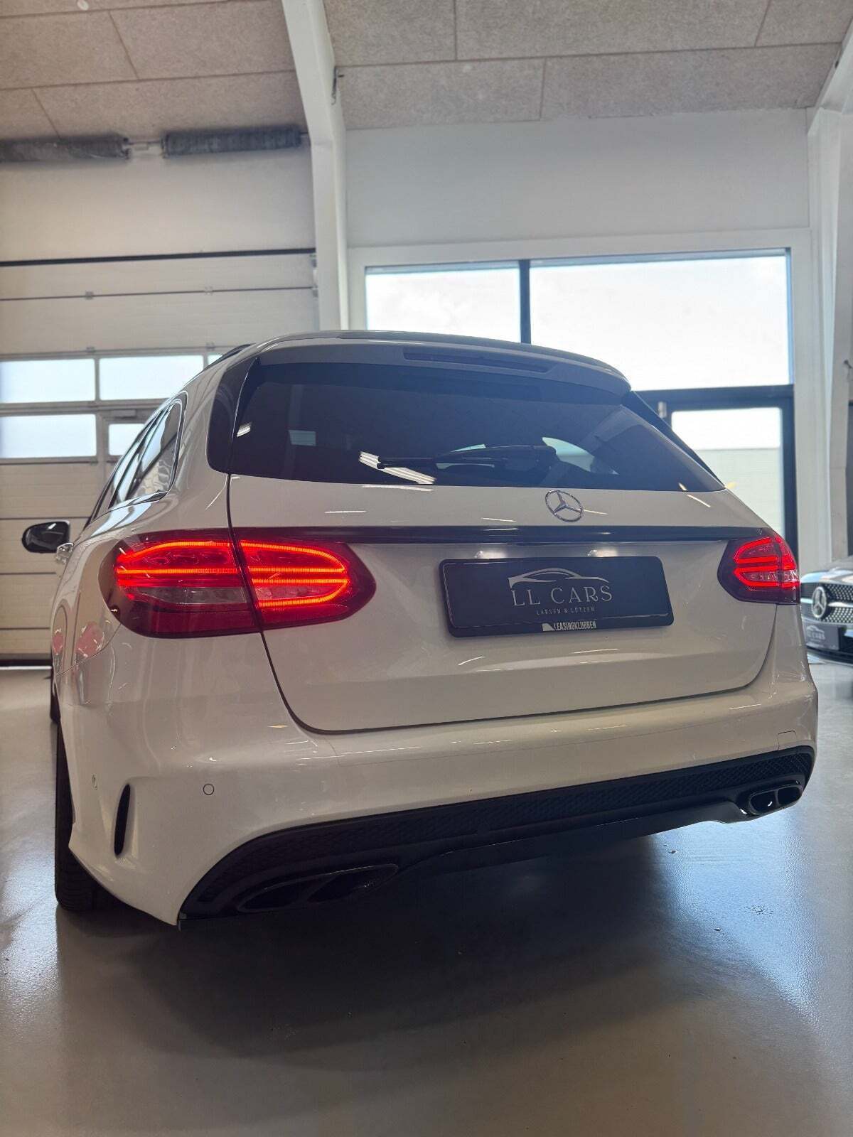 Brun Mercedes C450 fra 2016 set udefra