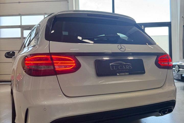Brun Mercedes C450 fra 2016 set udefra