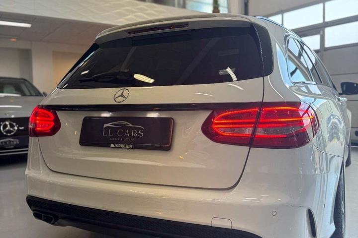 Brun Mercedes C450 fra 2016 set udefra