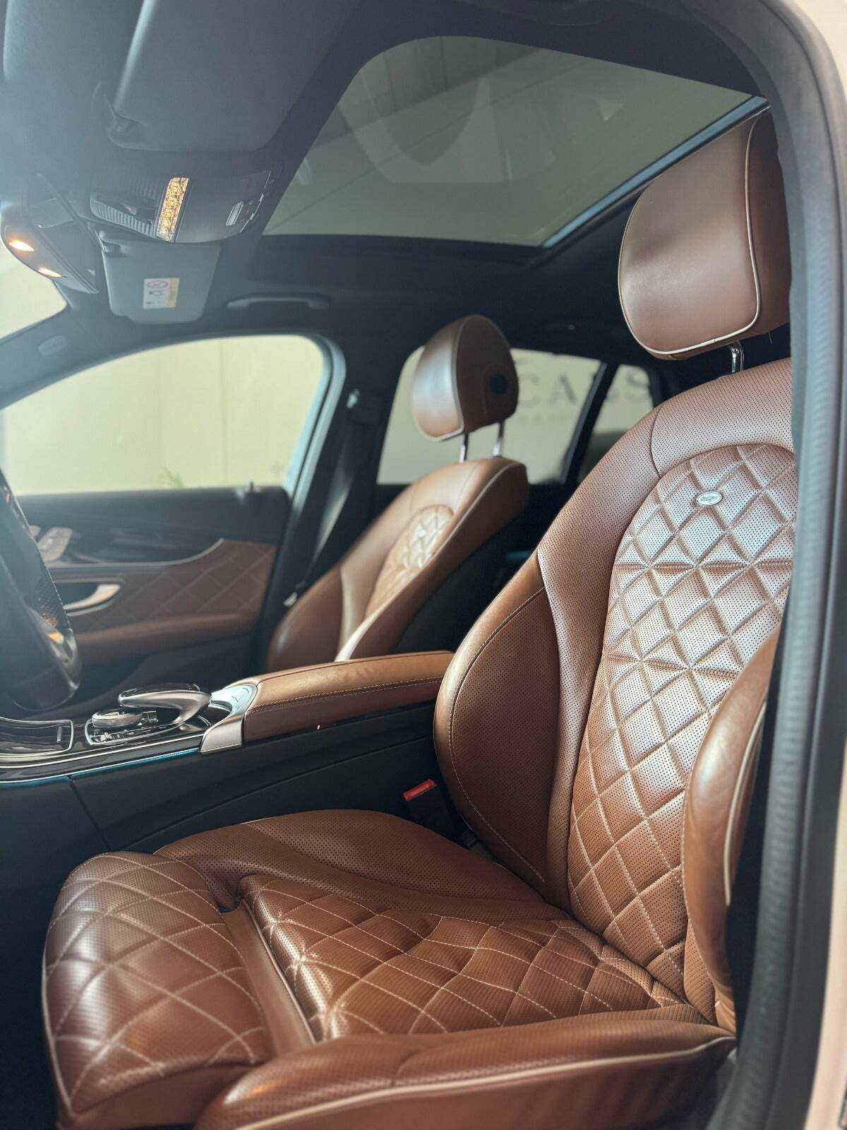 Brun Mercedes C450 fra 2016 set indefra