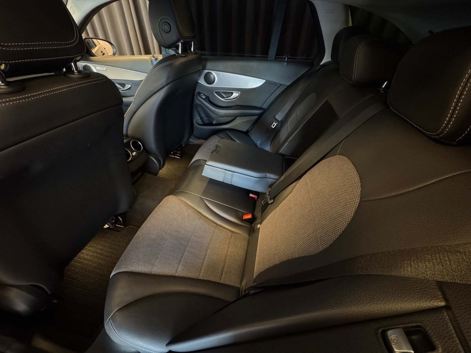 Sort Mercedes C220 d fra 2018