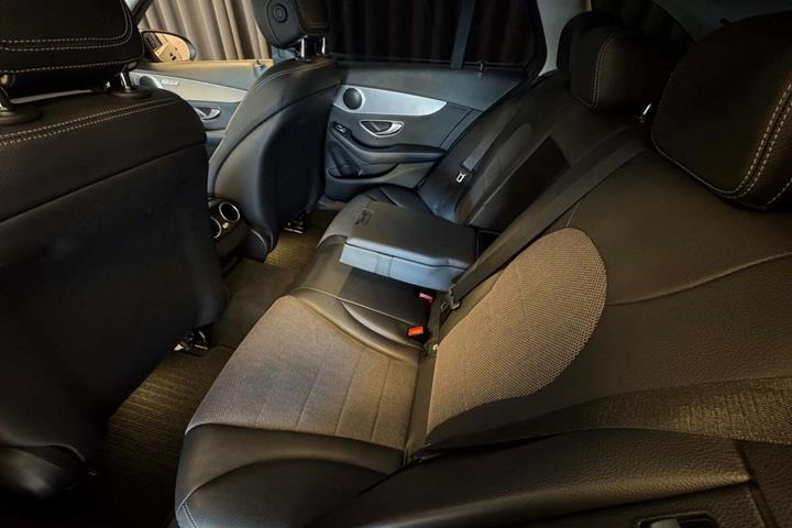 Sort Mercedes C220 d fra 2018
