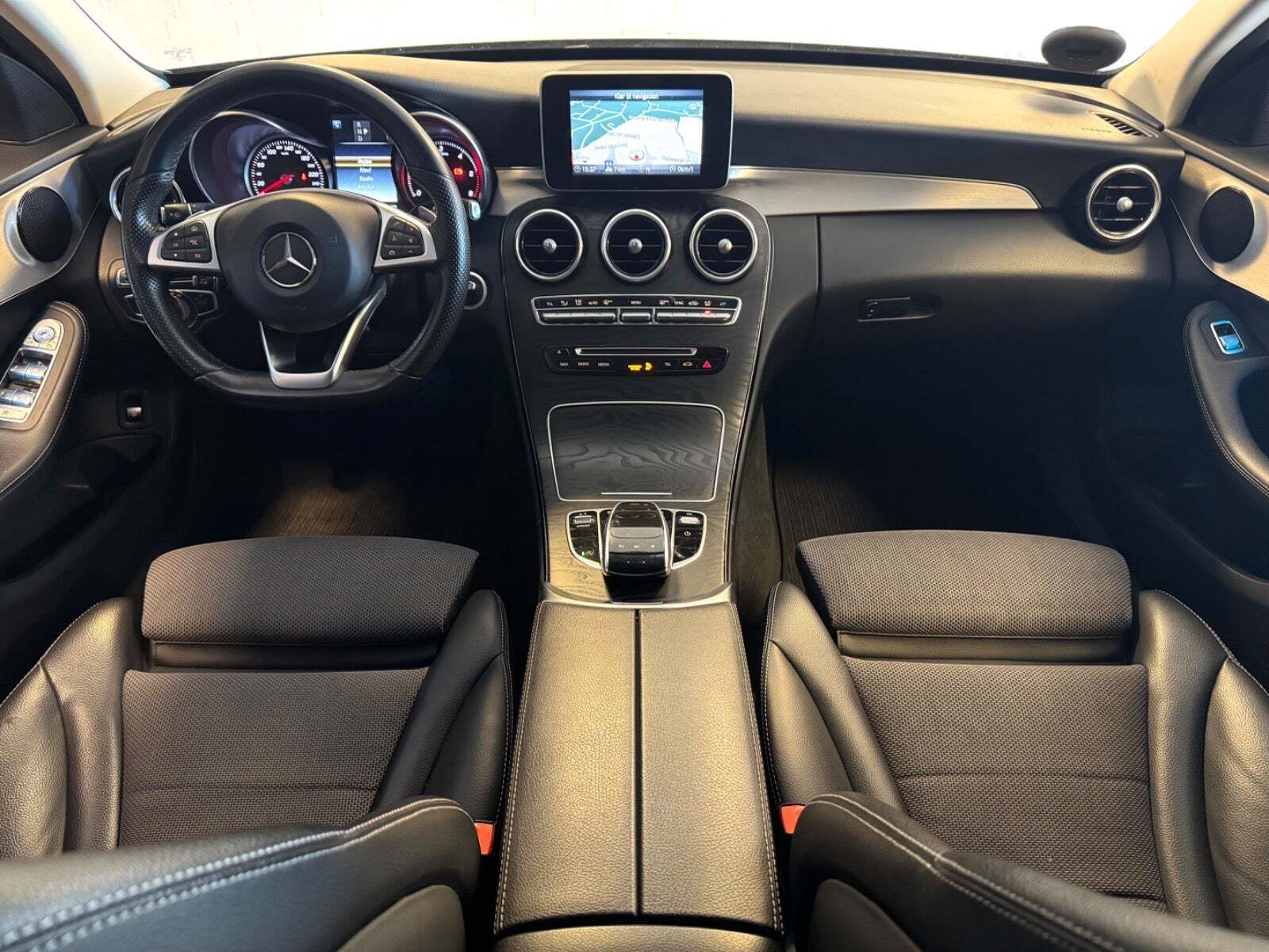 Sort Mercedes C220 d fra 2018