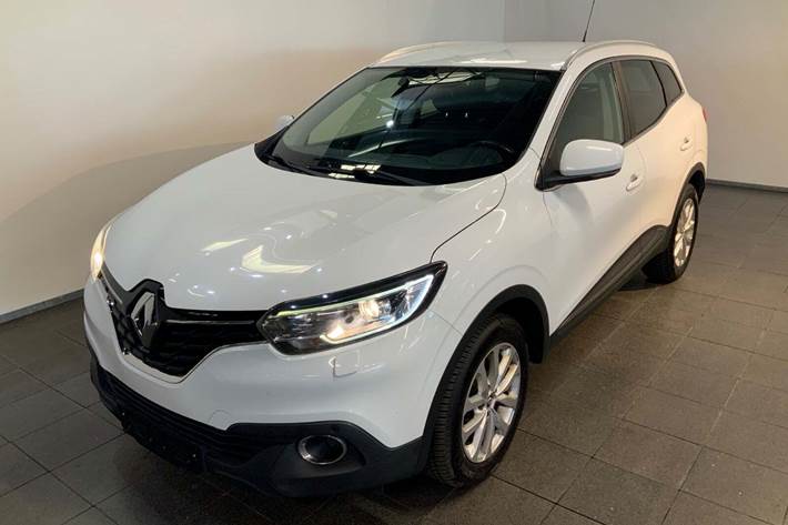 Hvid Renault Kadjar fra 2016 set udefra