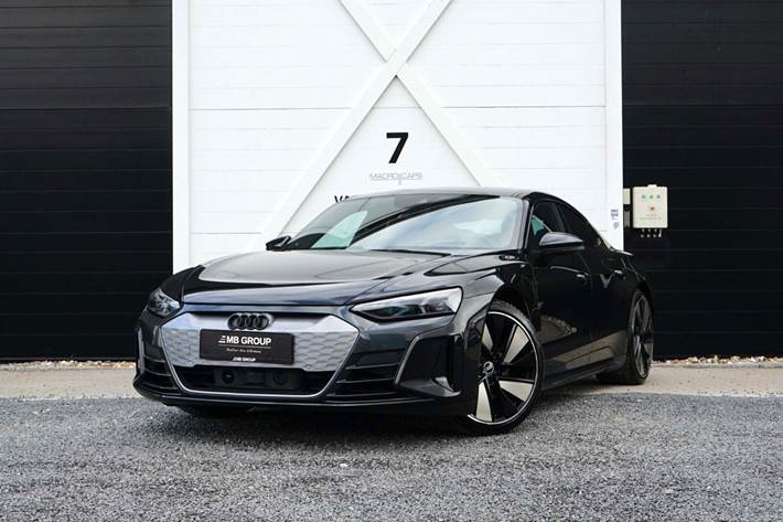 Gul Audi e-tron GT fra 2021