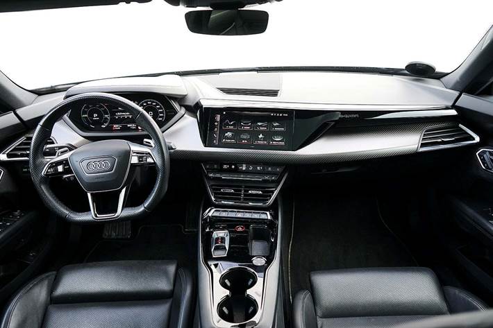 Gul Audi e-tron GT fra 2021