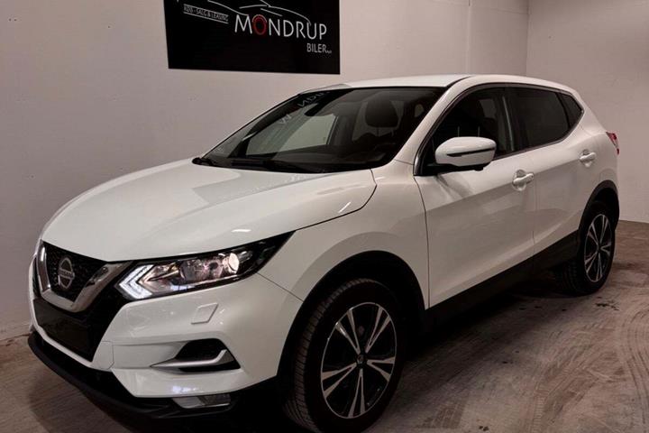 Hvid Nissan Qashqai fra 2020 set udefra