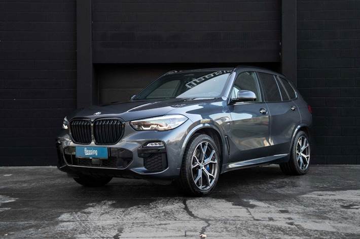 Grå BMW X5 fra 2021