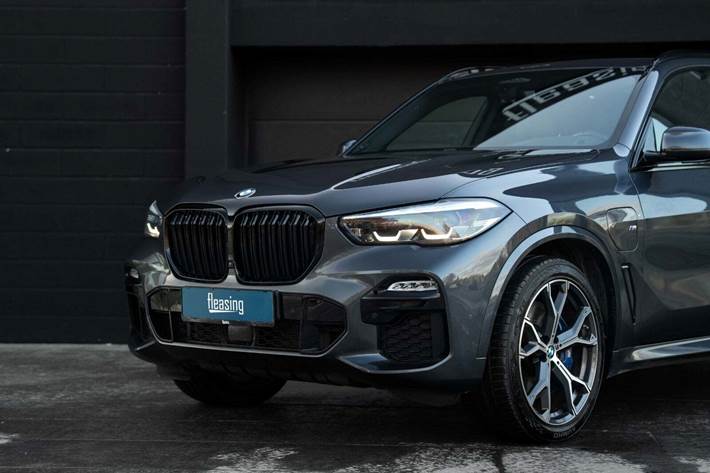 Grå BMW X5 fra 2021