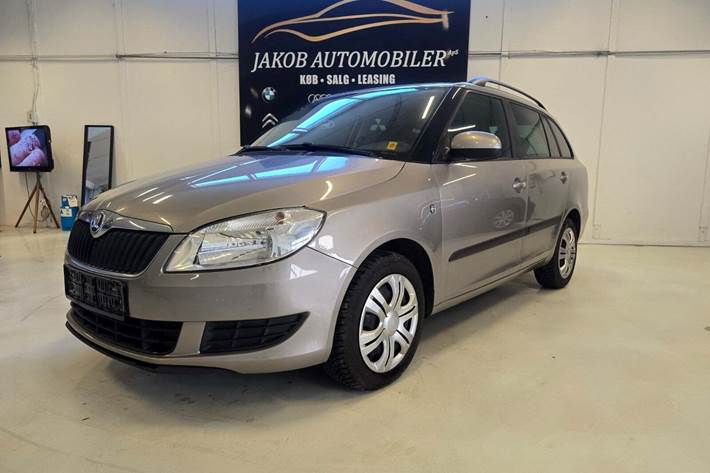 Orange Skoda Fabia fra 2013