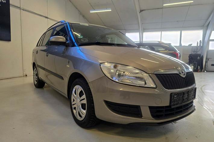 Orange Skoda Fabia fra 2013