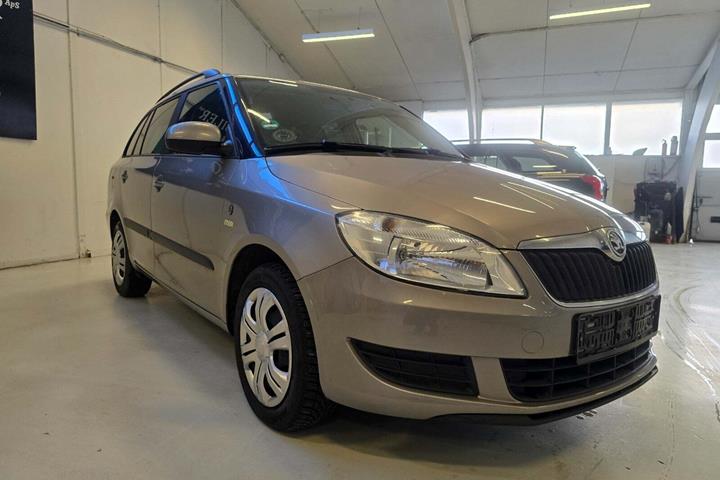 Orange Skoda Fabia fra 2013