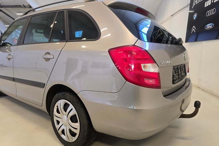 Orange Skoda Fabia fra 2013