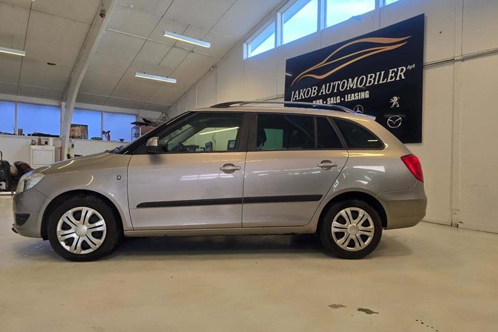 Orange Skoda Fabia fra 2013