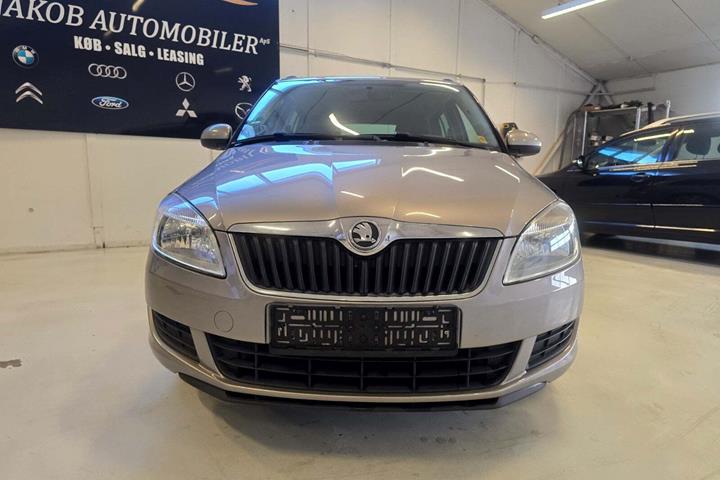 Orange Skoda Fabia fra 2013