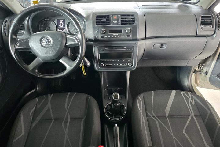 Orange Skoda Fabia fra 2013