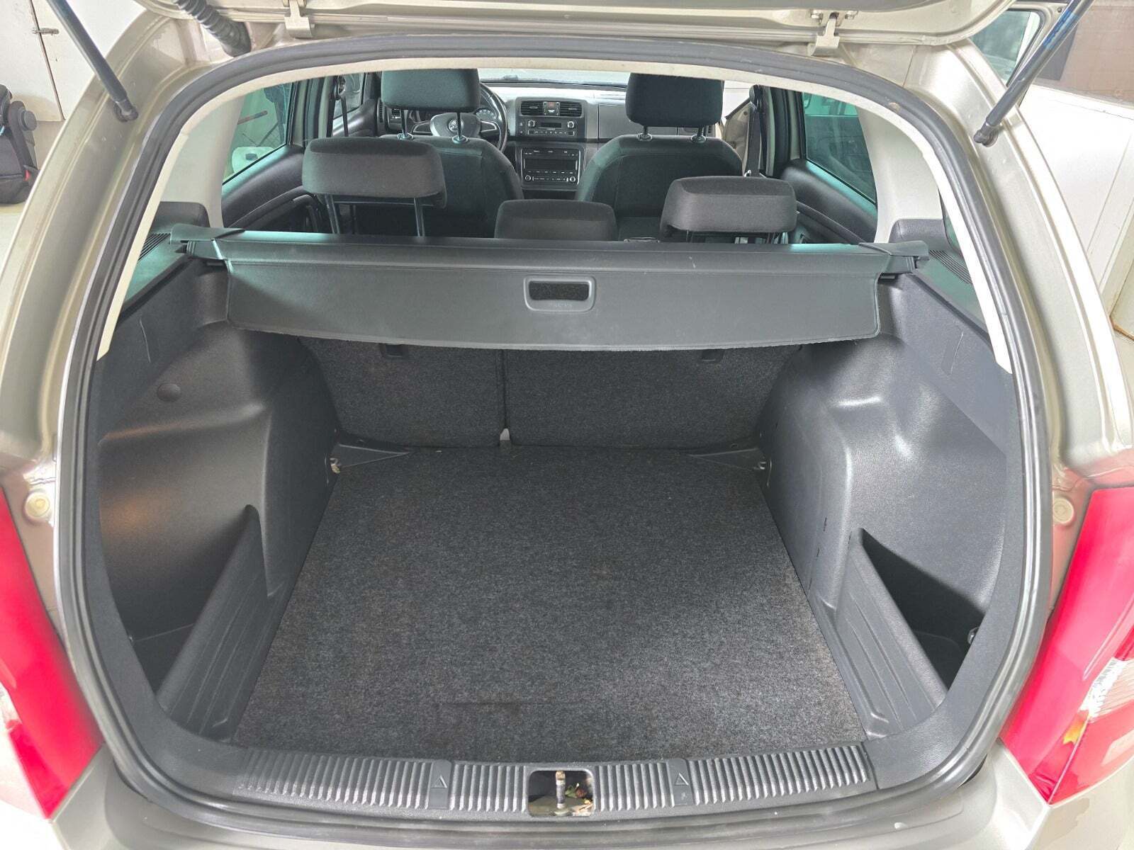 Orange Skoda Fabia fra 2013