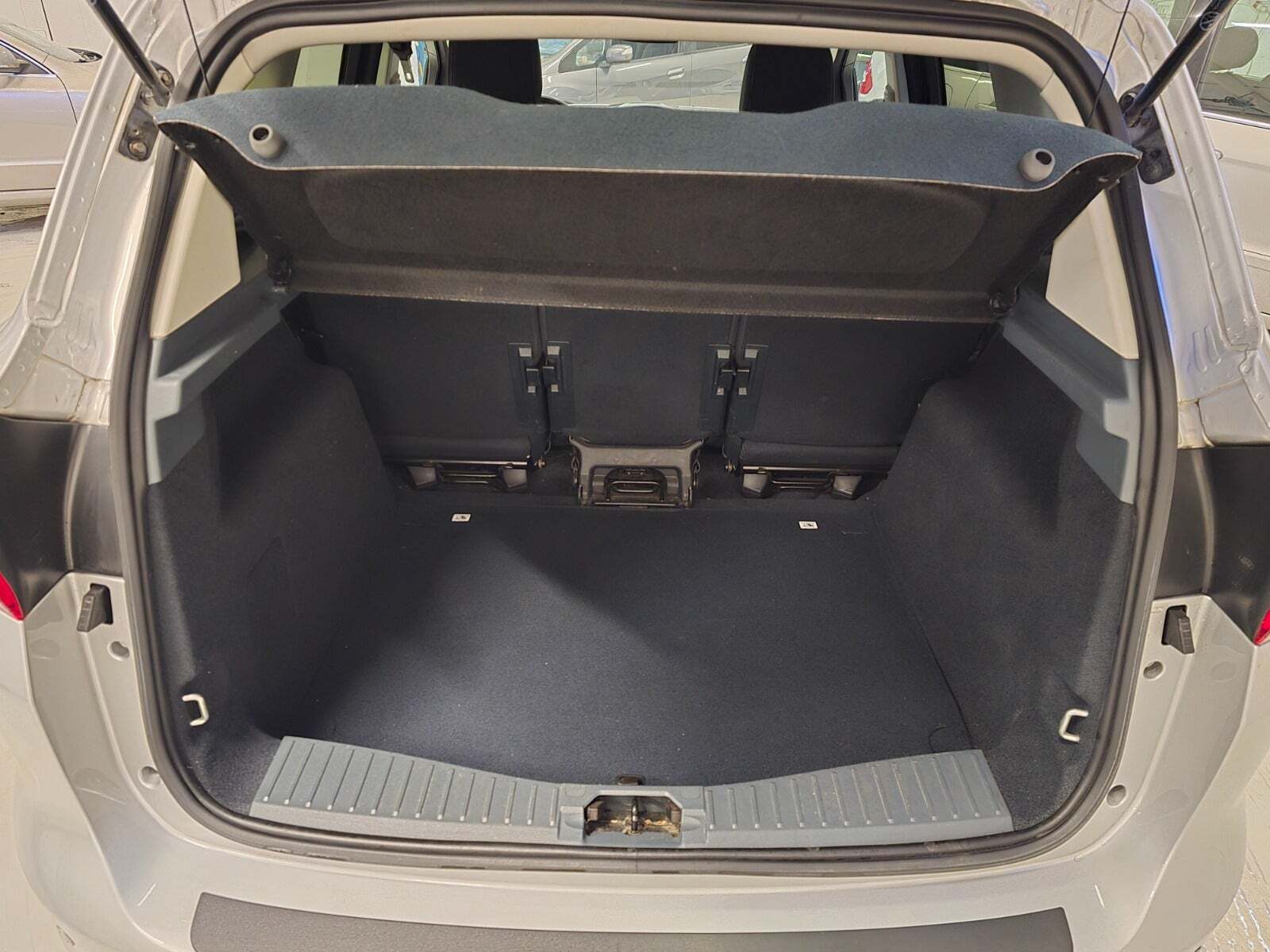 Sølv Ford C-MAX fra 2015