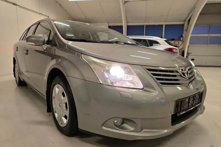 undefined Toyota Avensis fra 2010
