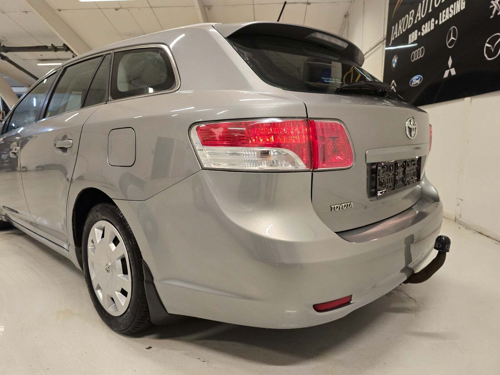 undefined Toyota Avensis fra 2010