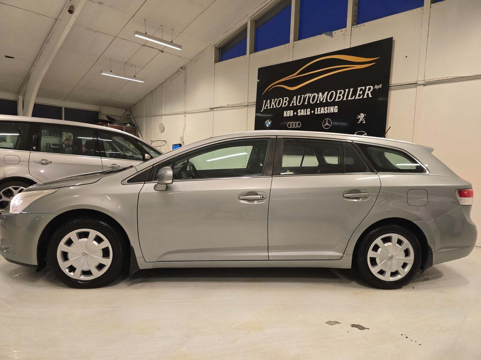 undefined Toyota Avensis fra 2010