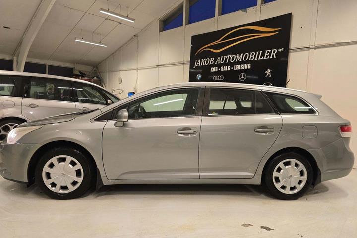 undefined Toyota Avensis fra 2010