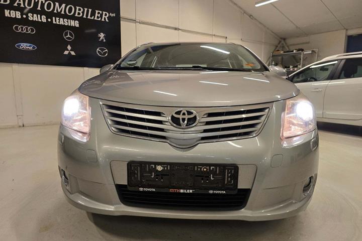 undefined Toyota Avensis fra 2010