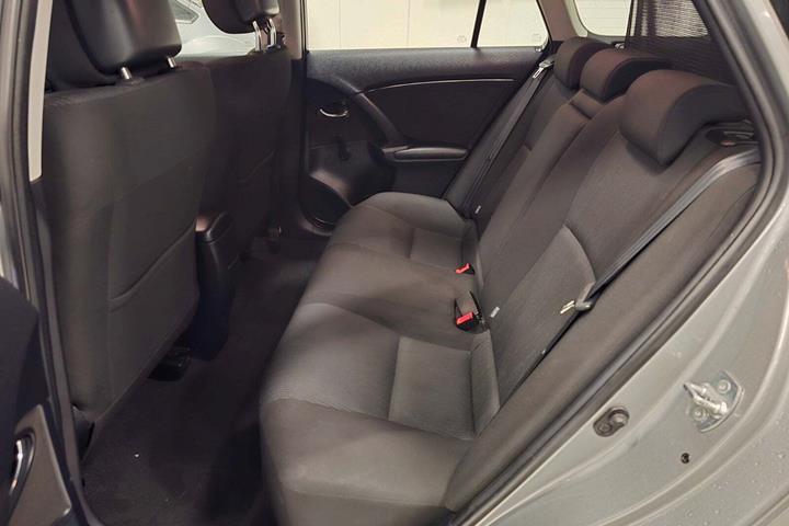 undefined Toyota Avensis fra 2010