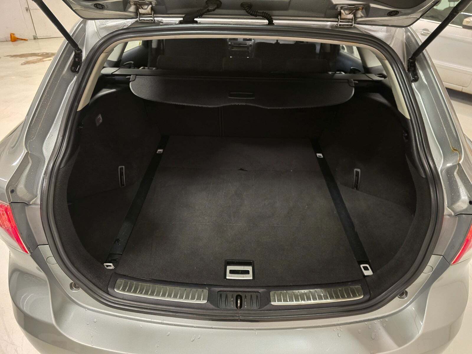 undefined Toyota Avensis fra 2010