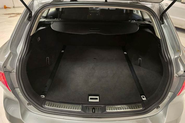 undefined Toyota Avensis fra 2010