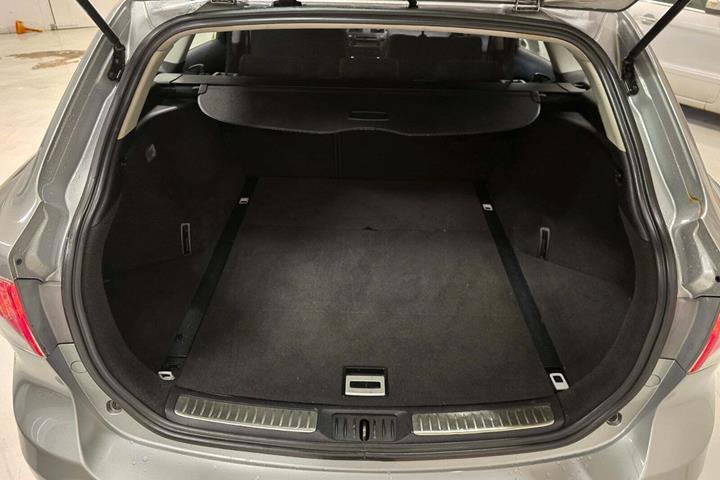 undefined Toyota Avensis fra 2010