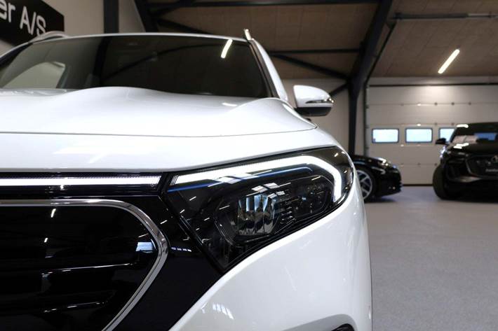Hvid Mercedes EQB300 fra 2022