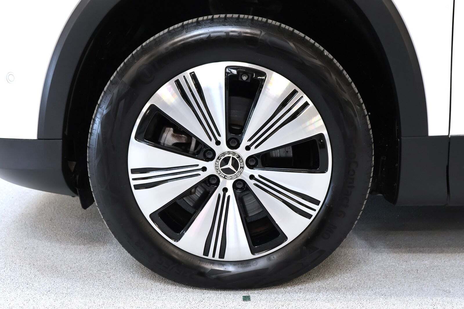 Hvid Mercedes EQB300 fra 2022