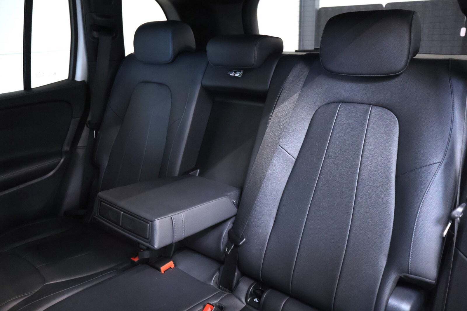 Hvid Mercedes EQB300 fra 2022