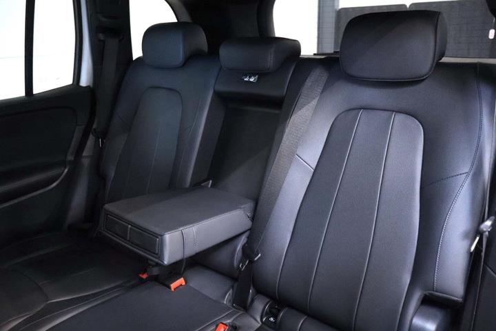 Hvid Mercedes EQB300 fra 2022