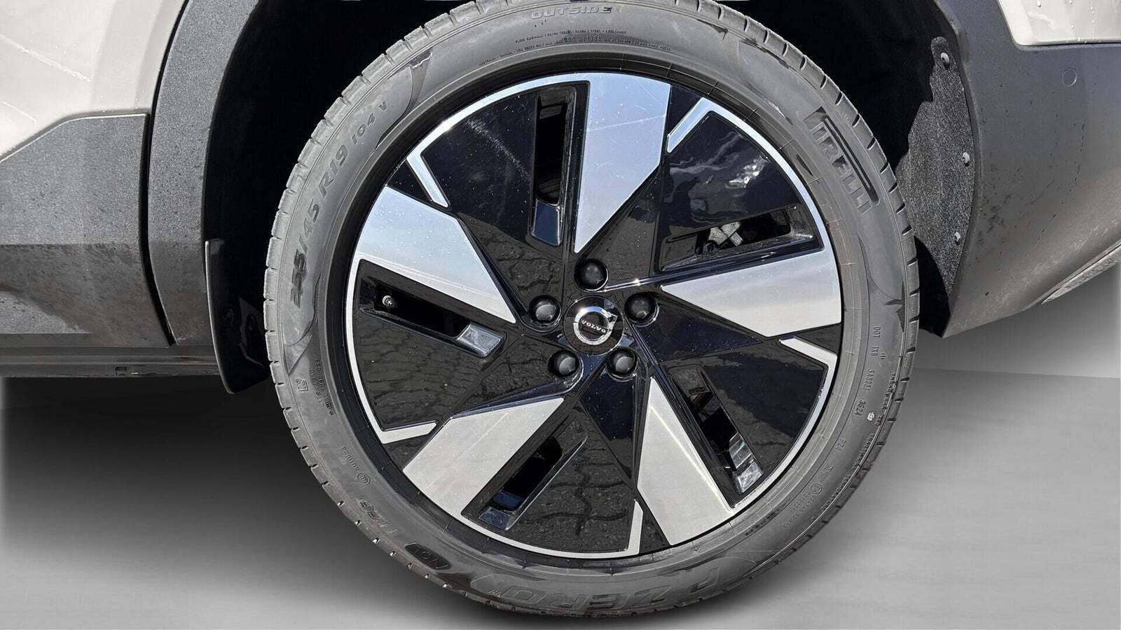 Brun Volvo EX40 fra 2025