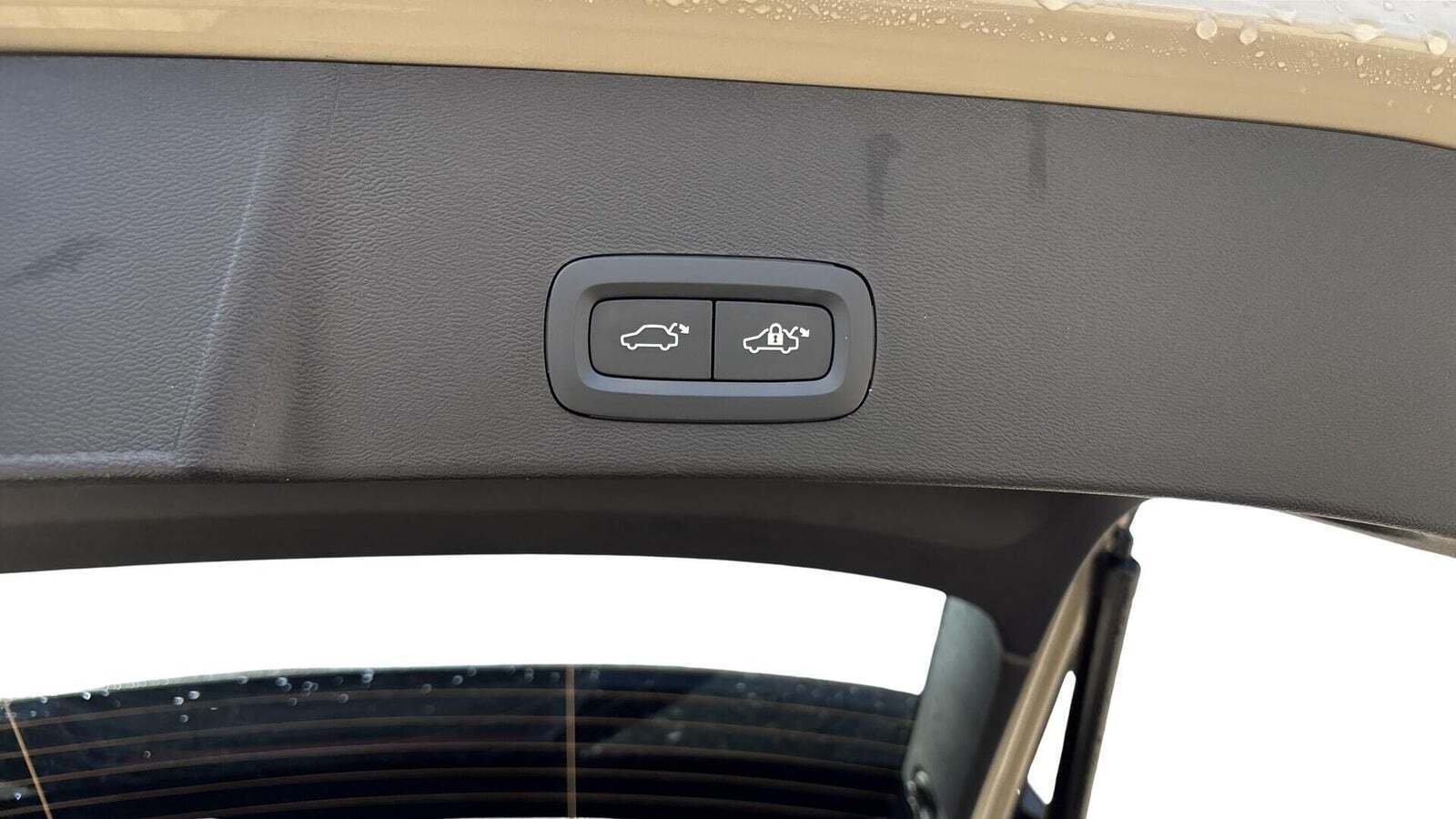 Brun Volvo EX40 fra 2025