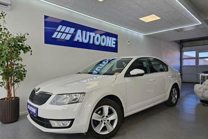 Hvid Skoda Octavia fra 2014