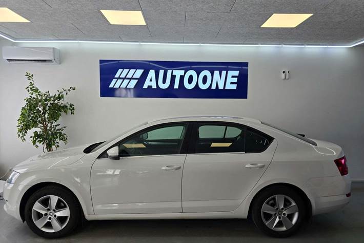 Hvid Skoda Octavia fra 2014