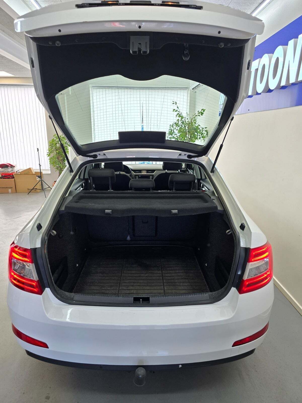 Hvid Skoda Octavia fra 2014