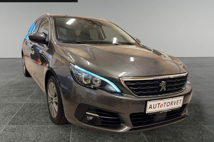 Grå Peugeot 308 fra 2019
